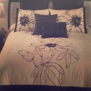 Bedding comforter set- black and beige